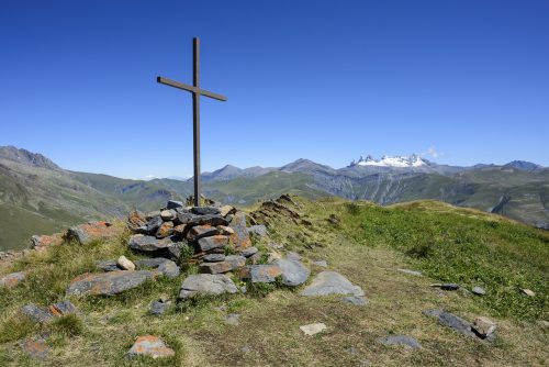 "La Croix de Cassini" (alt. 2361 meters) offers a 360o panorama of all the surrounding peaks and ranges. Cassini de Thury, French astronomer and cartographer, used it for his measures and draw his maps 250 years ago.