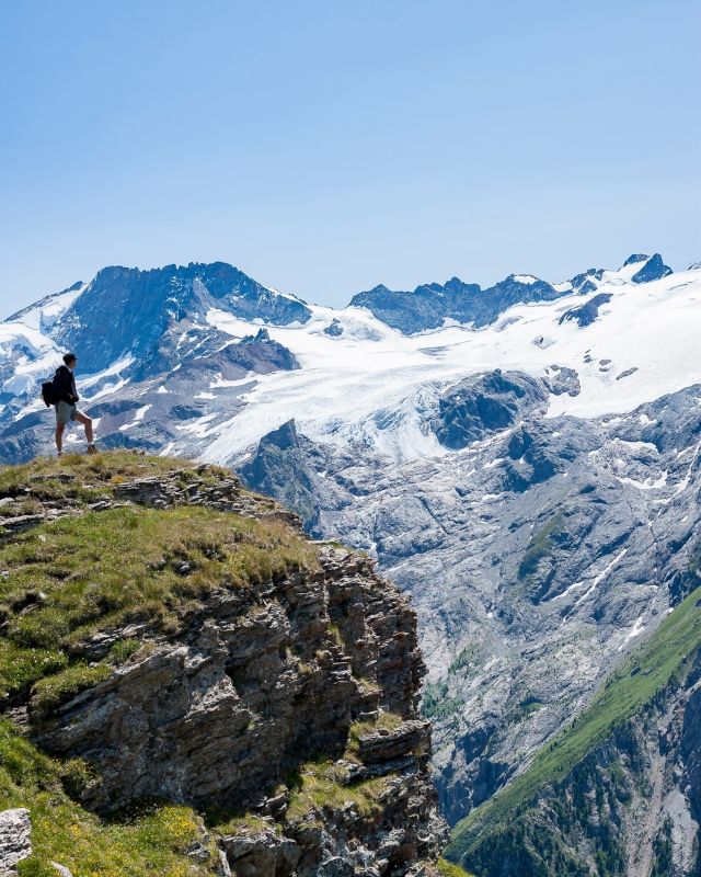 Avez-vous déjà vu un glacier aussi majestueux ? Glacier La Meije, dans les Alpes françaises. C'est encore mieux en personne ! 🏔️📸 

Have you ever seen such a majestic glacier? La Meije Glacier, in the French Alps. It's even better in person! 😍✨

"Take Nothing but Photos, Leave Nothing but Footprints"⁠

'Take Nothing but Photos, Leave Nothing but Footprints'⁠
📸 Nikon D700 - Nikkor 50mm
1/400sec ⎸ f/10,0 ⎸ ISO 200 & 1/320sec ⎸ f/9,0 ⎸ ISO 100
🖥 Adobe Photoshop Lightroom
 #NIKONfr 

#Alps #LaMeije #glacier #nature #naturelovers #outdoors #paysage #landscape #france #provence #paca #provencealpescotedazur #hautesalpes #myhautesalpes #lagrave #jpeuxpasjairando #oisans #lesecrins #montagne #mountains #mountain #alpes  #alpen #lake #lakes #bluelake #thealps #alpsmountains #frenchalps