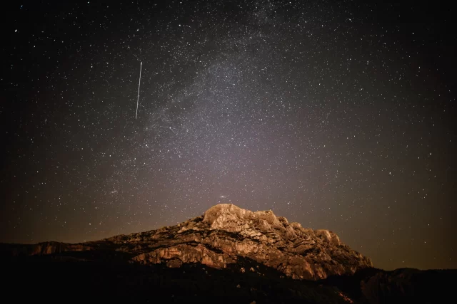 Shooting star above the majestic Sainte Victoire ⛰ 💫 Etoile filante au-dessus de la Sainte Victoire 

La Voie Lactée est un peu timide ce soir là à cause de la pollution lumineuse. Peut-être un autre essai plus tard ? 

📸 Nikon D850 - Nikkor 20mm
20sec ⎸ f/1,8 ⎸ ISO 1600
🖥 Adobe Photoshop Lightroom
#MadeWithLightroom #Nikonfr

#milkyway #milkywayphotography #nightphotography #nightsky #night #stars #space #stars #skywatcher #shootingstars #meteorshower #perseidmeteorshower
#aix #aixenprovence #igersaixenprovence #provence #myprovence #provencestyle #provencelife #saintevictoire #saintevictoiremountain 
#longexposure #StarWalk #SkyTonight #StarGazing #flickrfeature